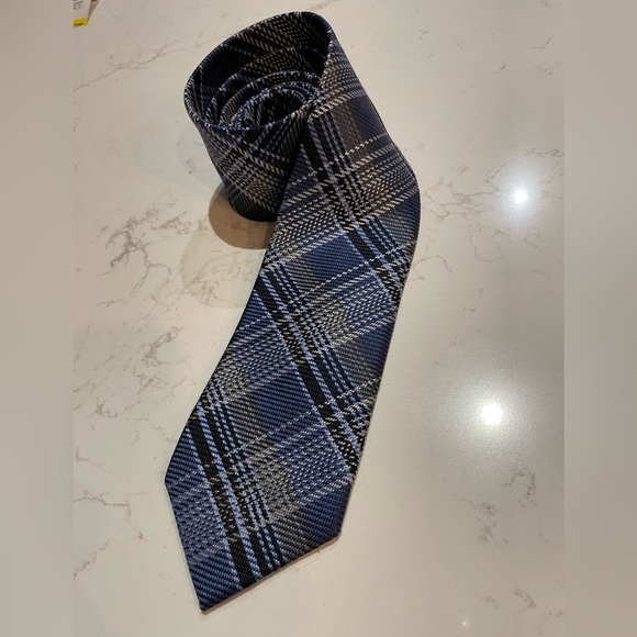 Classic Alfred Sung 100% Silk Tie - Picture 2 of 5